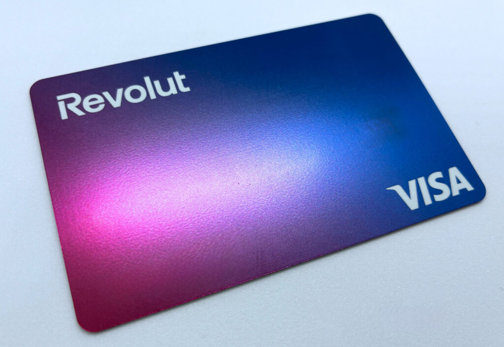 Revolutの実物リアルカード