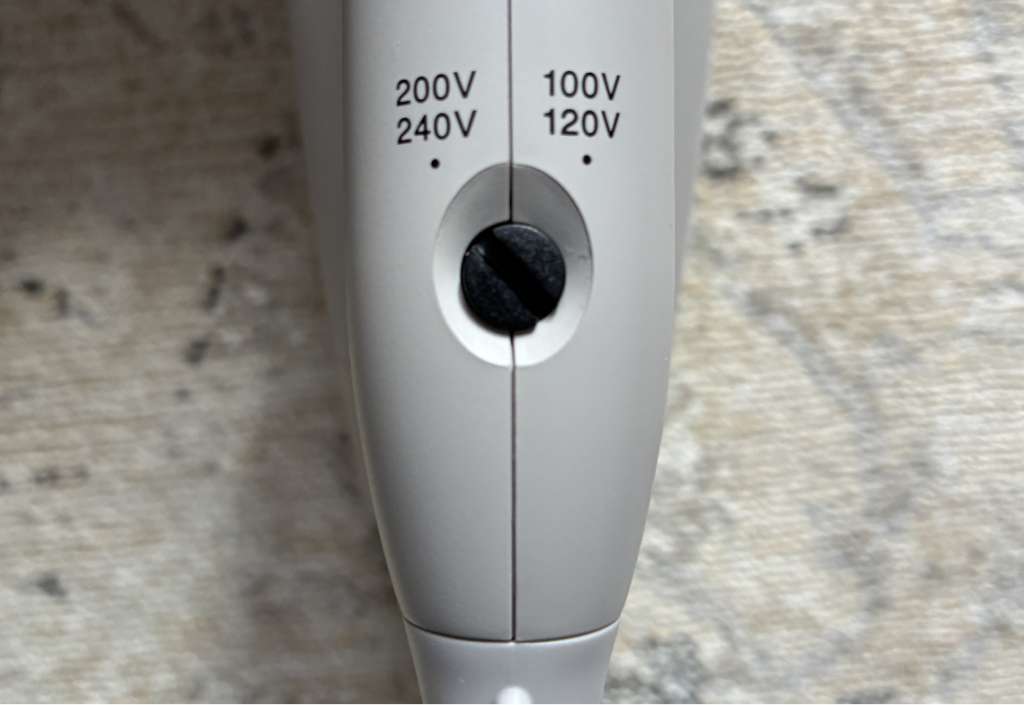 モッズヘアMHD1234AGの対応電圧変更つまみ